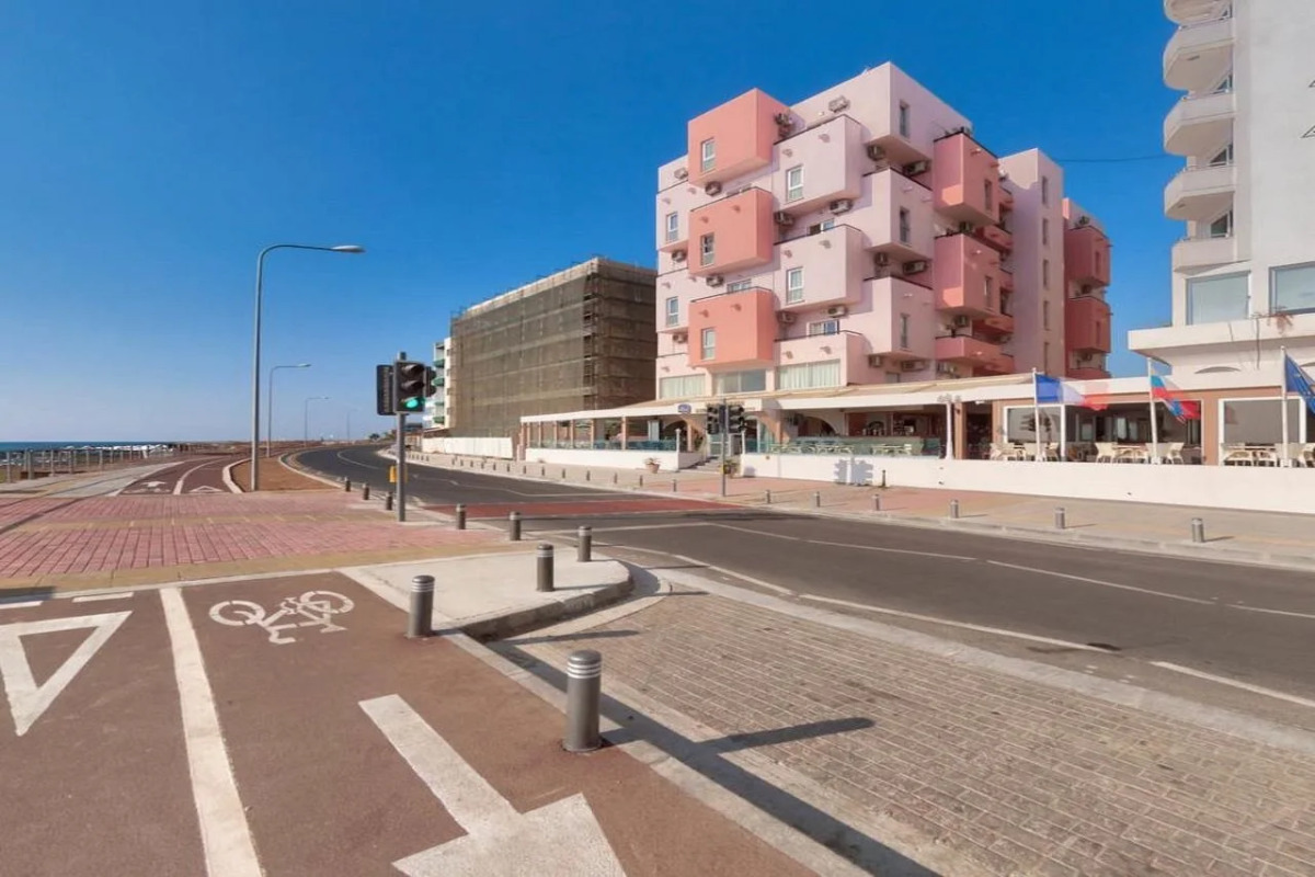 Mackenzie Beach Hotel & Apartments