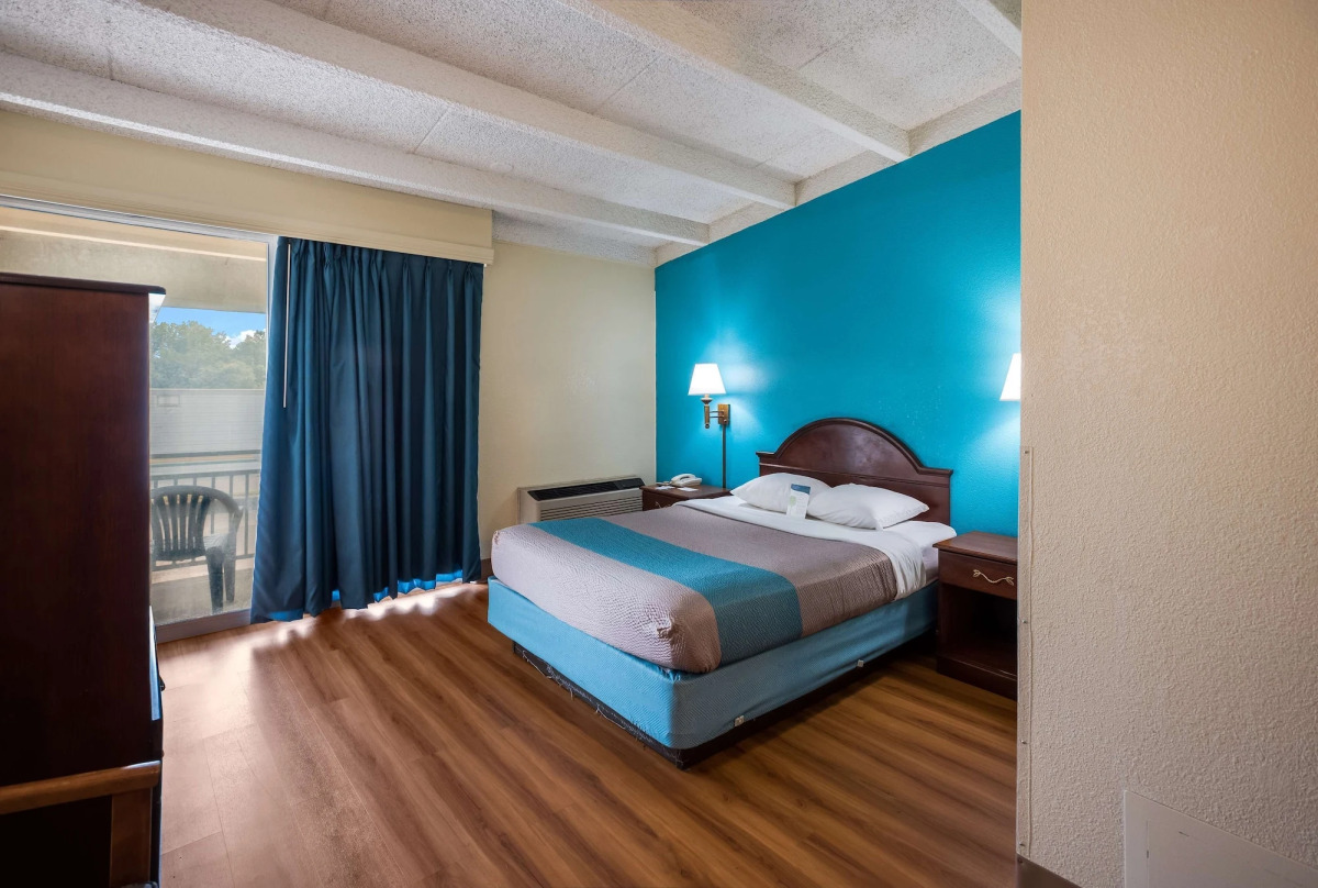 Red Carpet Inn & Suites