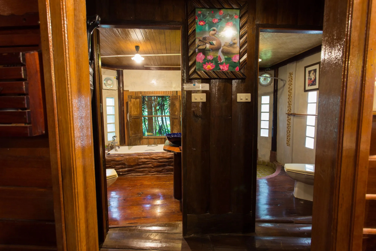 Kaengkrachan Boathouse Paradise Resort