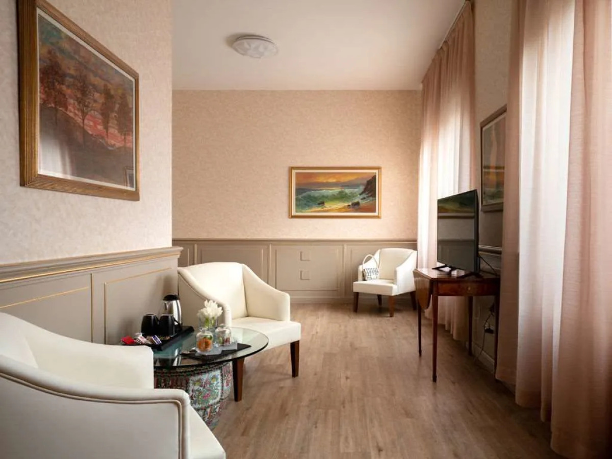 Отель Romana Residence