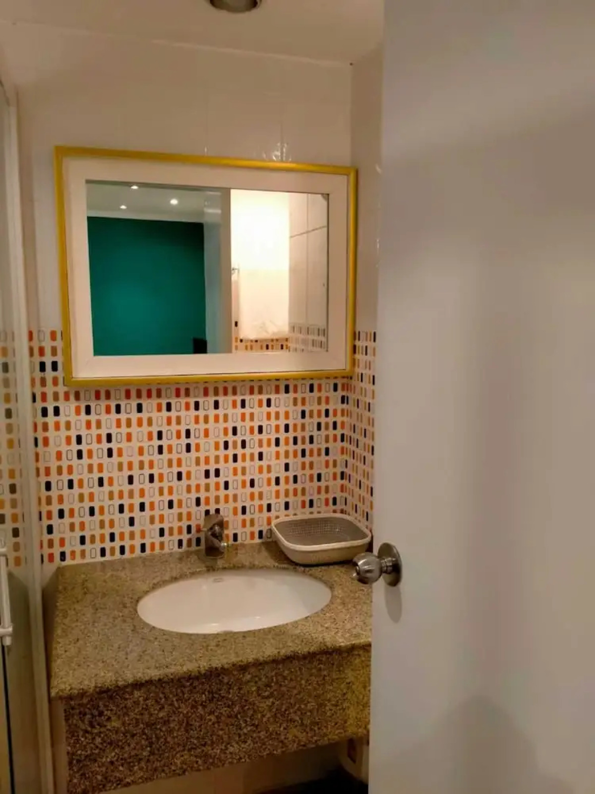 Апартаменты Omni Tower Direct Rooms Sukhumvit Soi 4