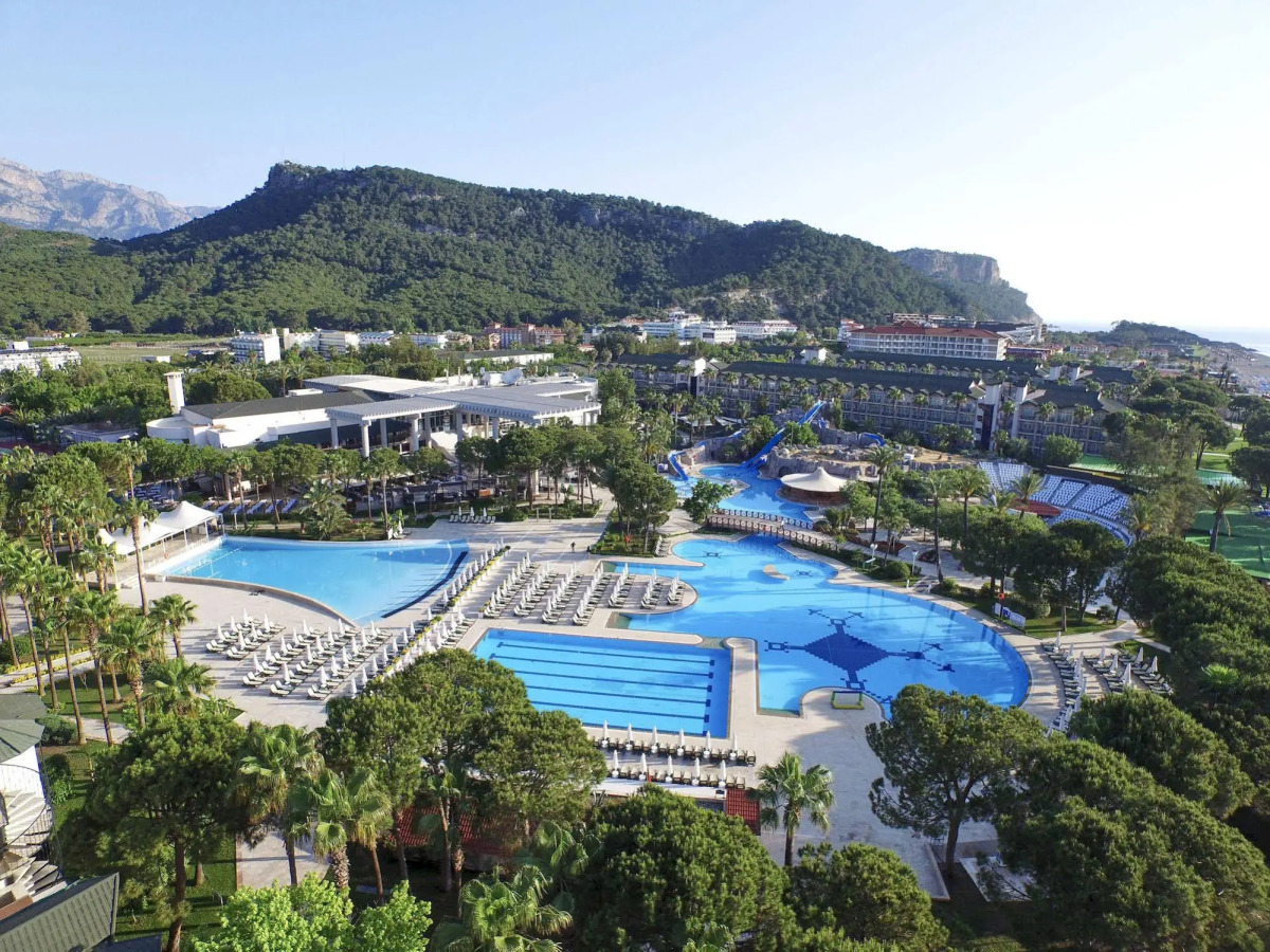 Dobedan World Palace