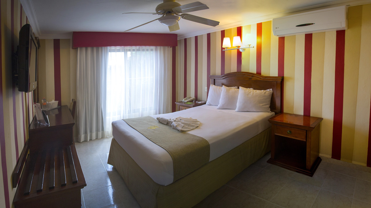 Hotel Plaza Colonial