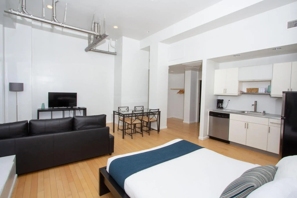 Air Venice on the Beach