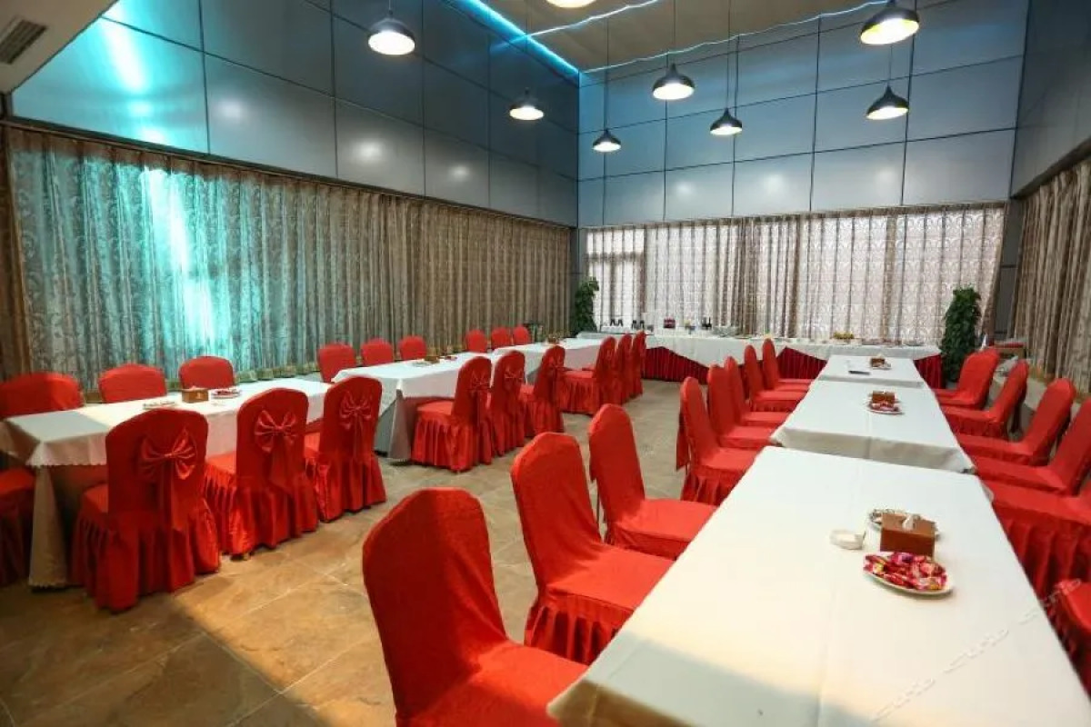 Chonpines Hotels·Caoqiao Metro Station