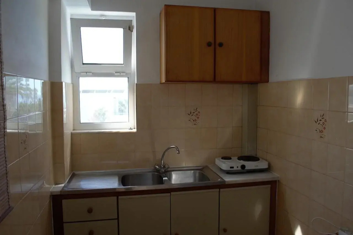 Coliseum Studios & Apartments