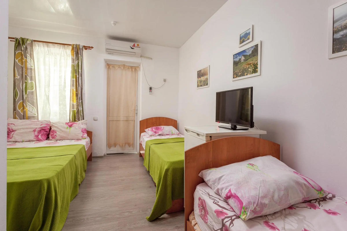 Азов Холидей