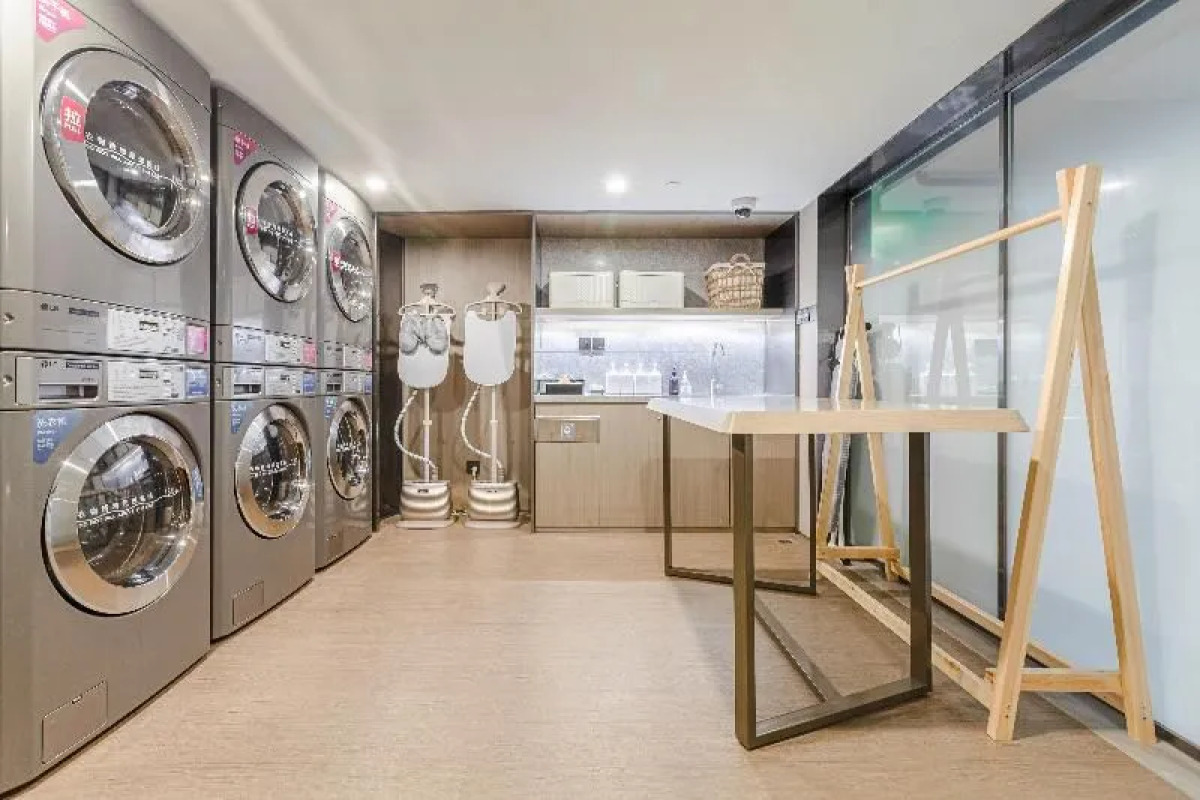 Ji Hotel (Shanghai Lujiabang Road Metro Station)