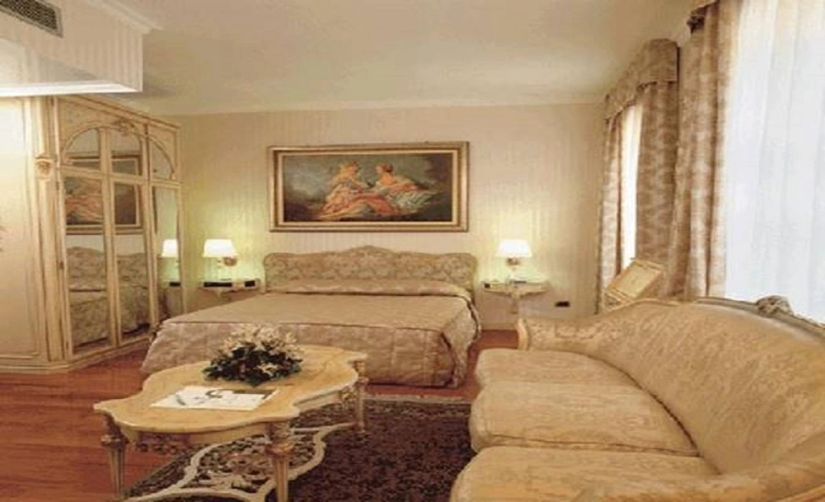 Andreola Central Hotel