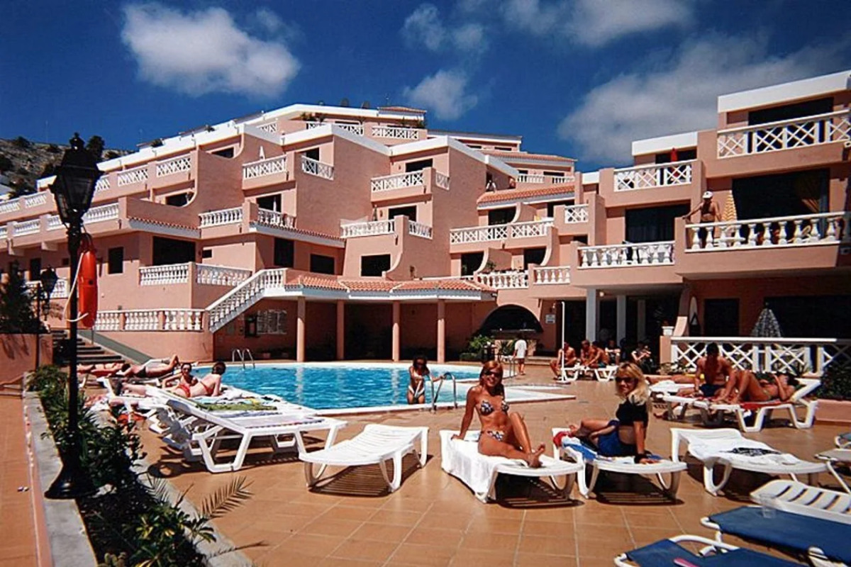 Paradise Court Aparthotel