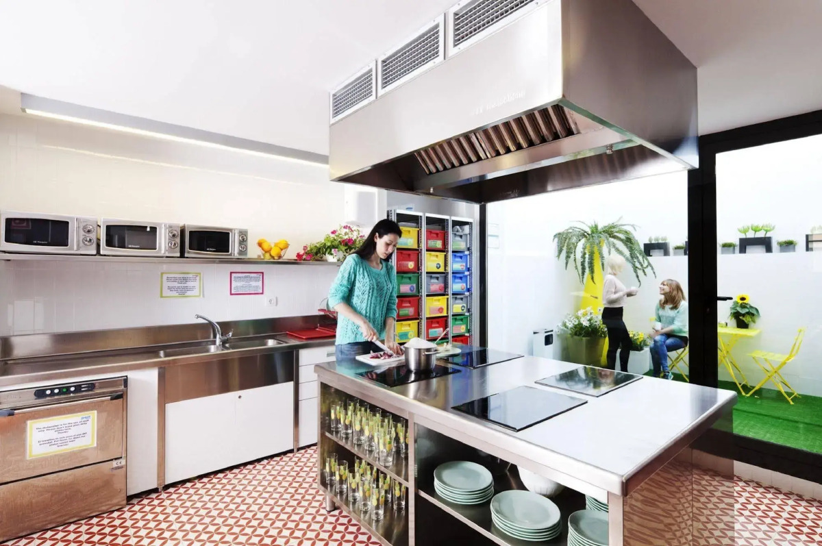 Latroupe Poblenou Beach