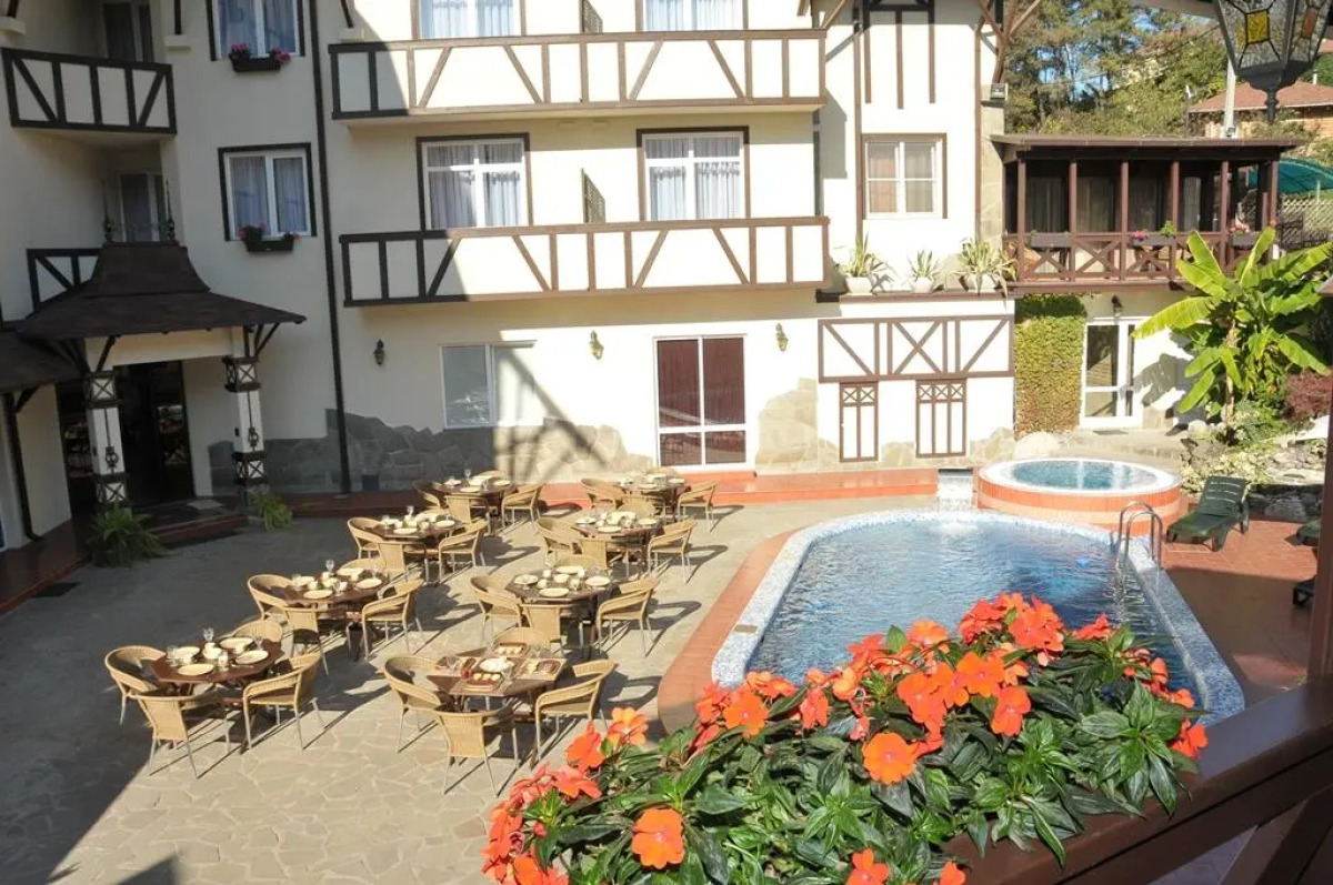 Отель Вэйлер