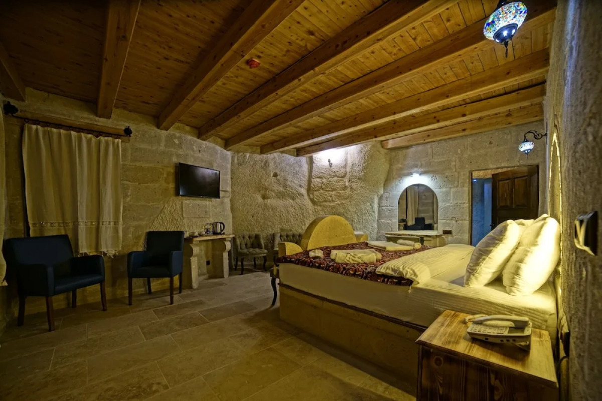 Zeus Cave Suites