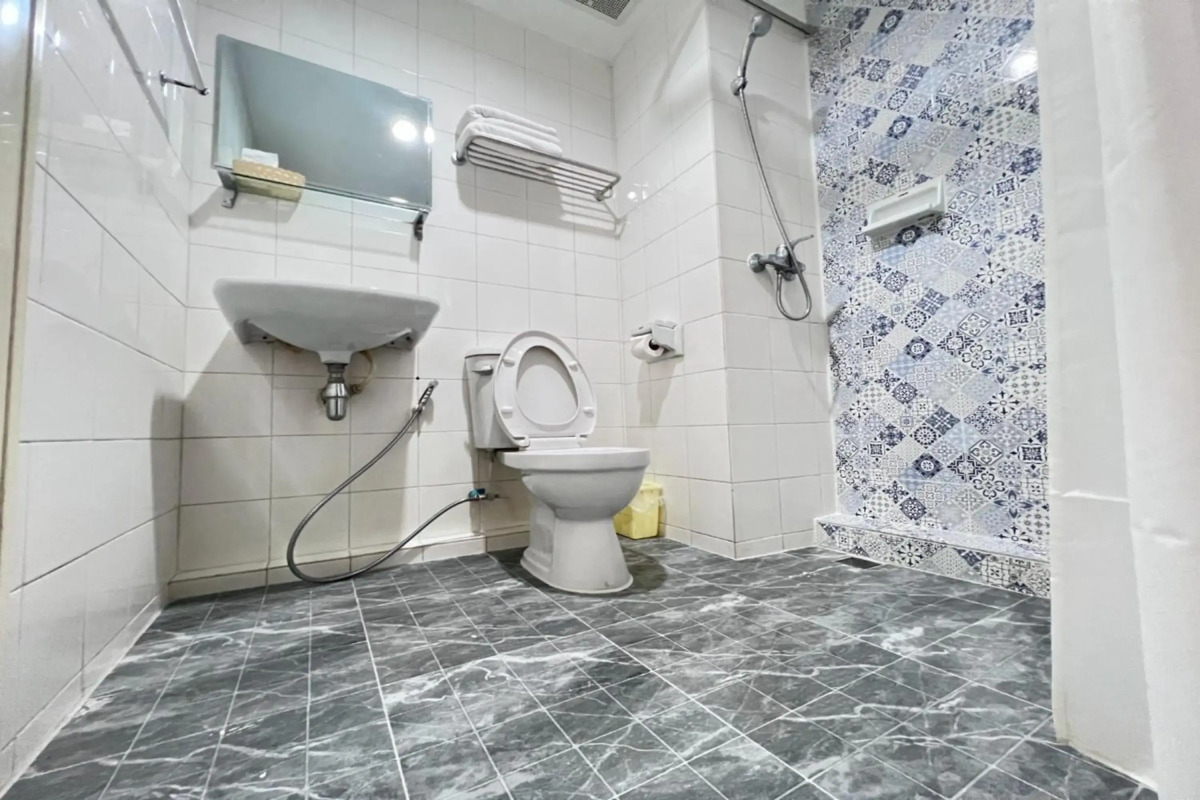 Hotel Live Max Yokohama Motomachi Ekimae