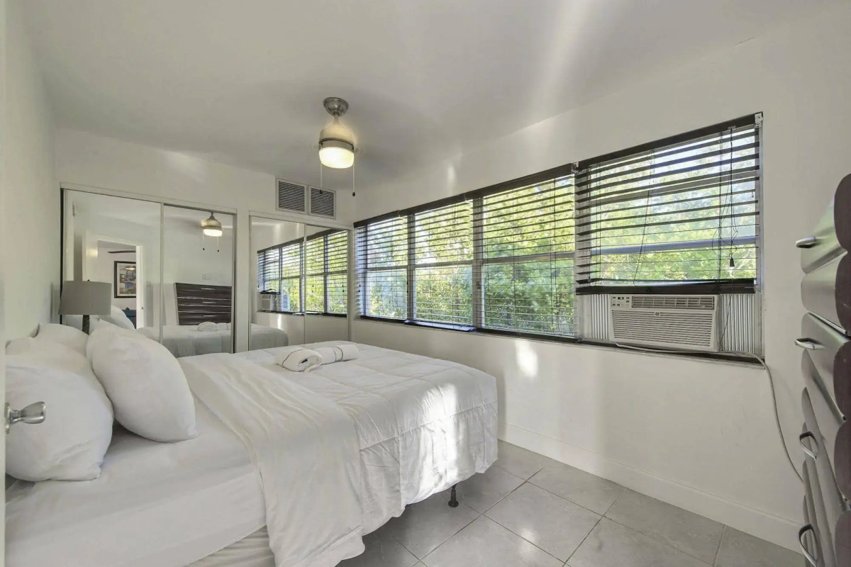 Sea Beach Plaza - Near Jungle Queen Riverboat