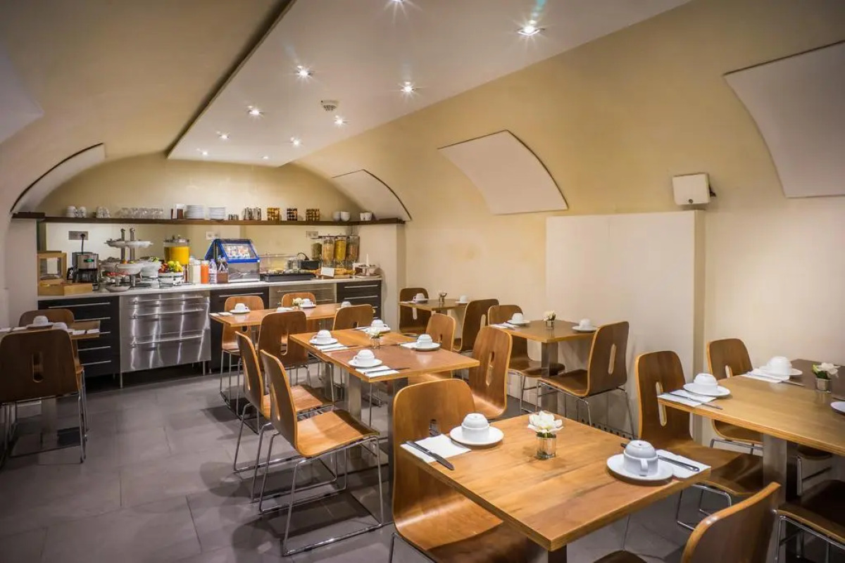 Art Hôtel Batignolles