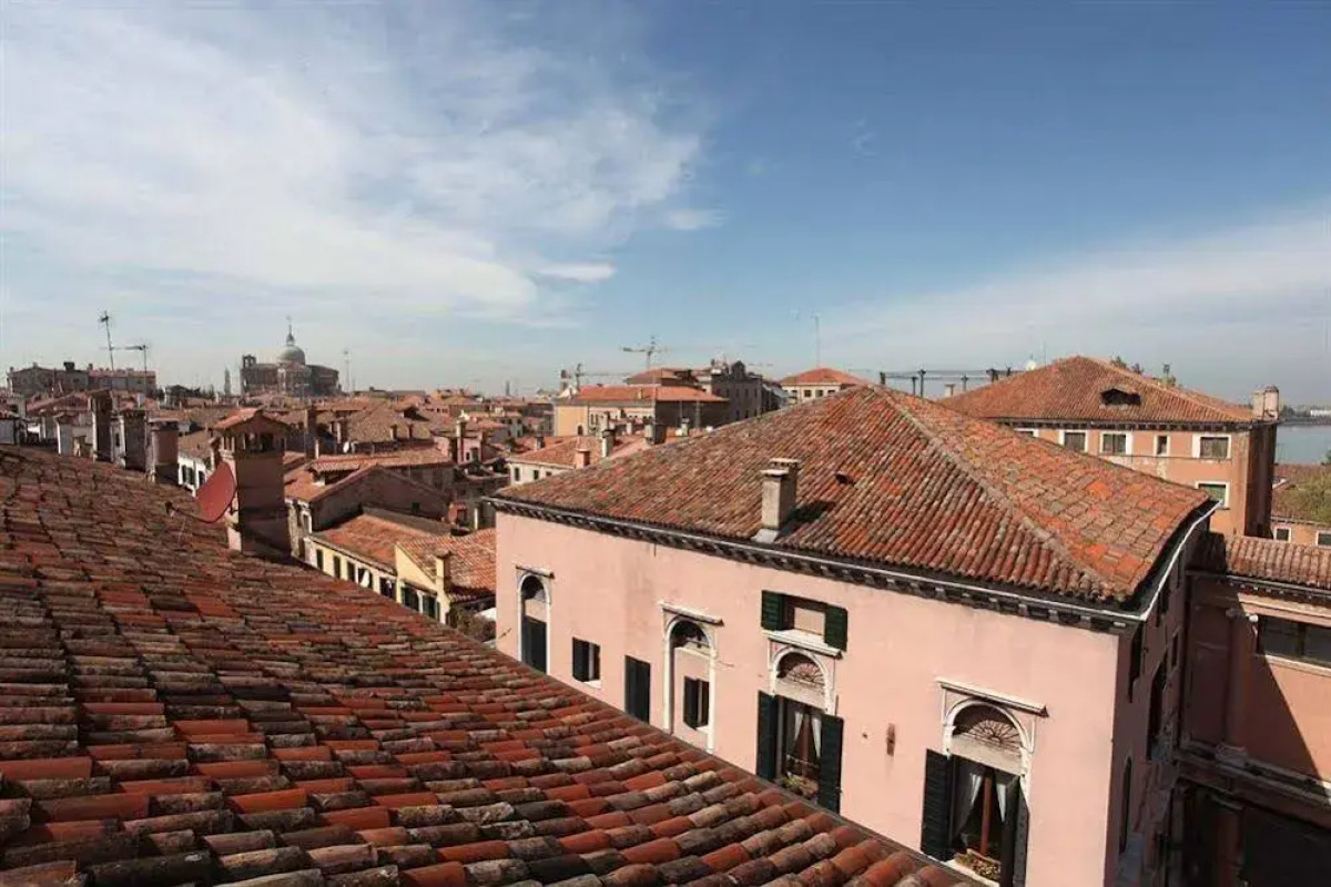 Palazzo Contarini Della Porta Di Ferro