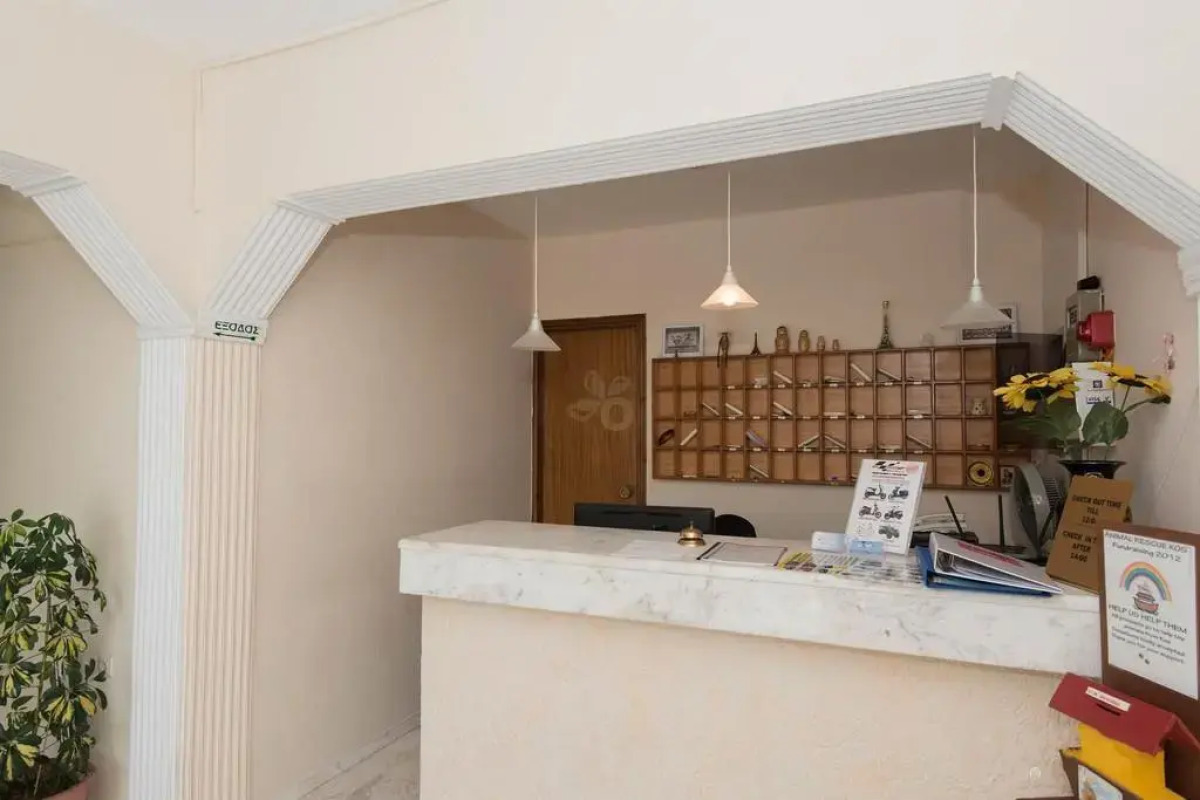 Leonidas Hotel and Studios