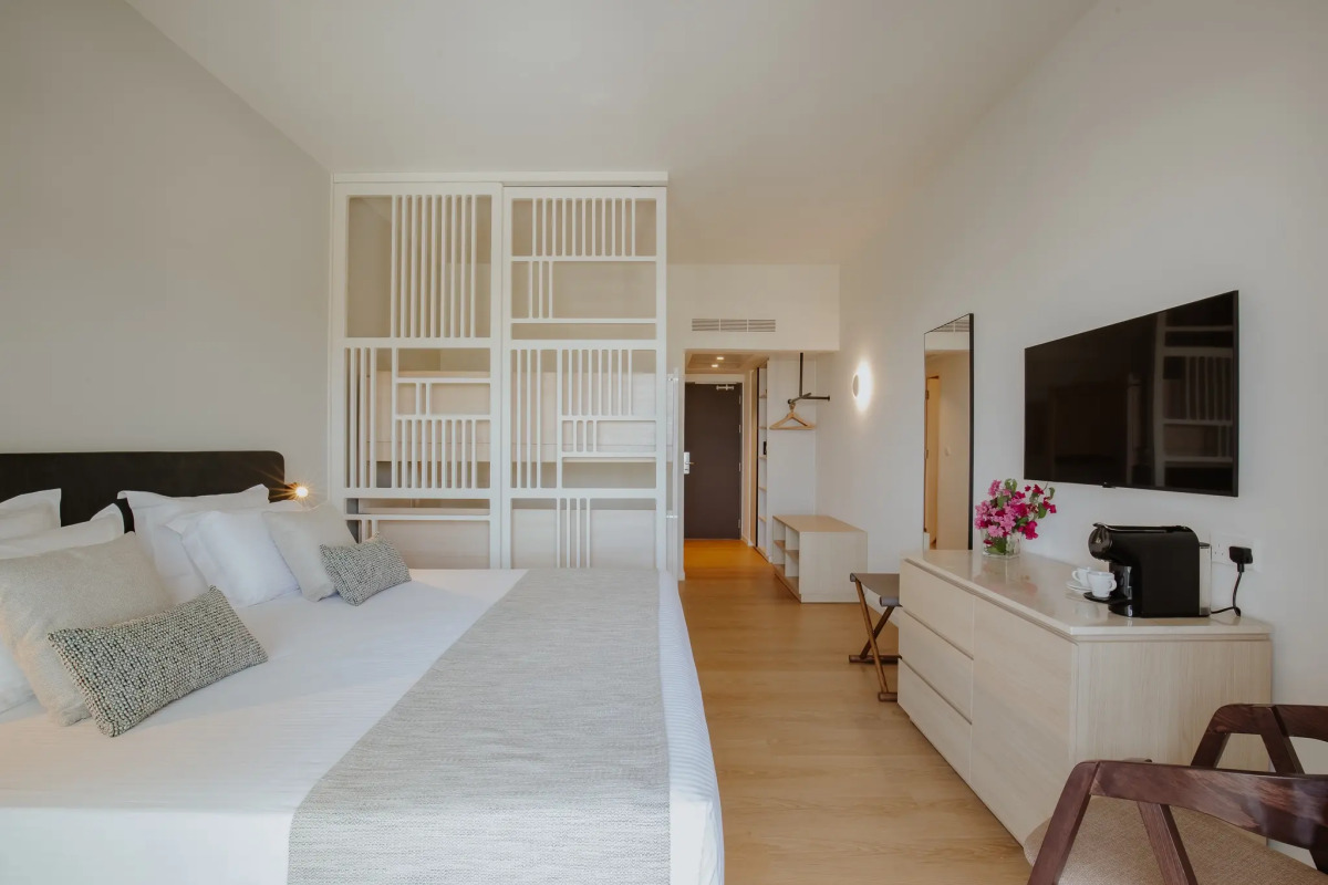 The Golden Coast Beach Hotel