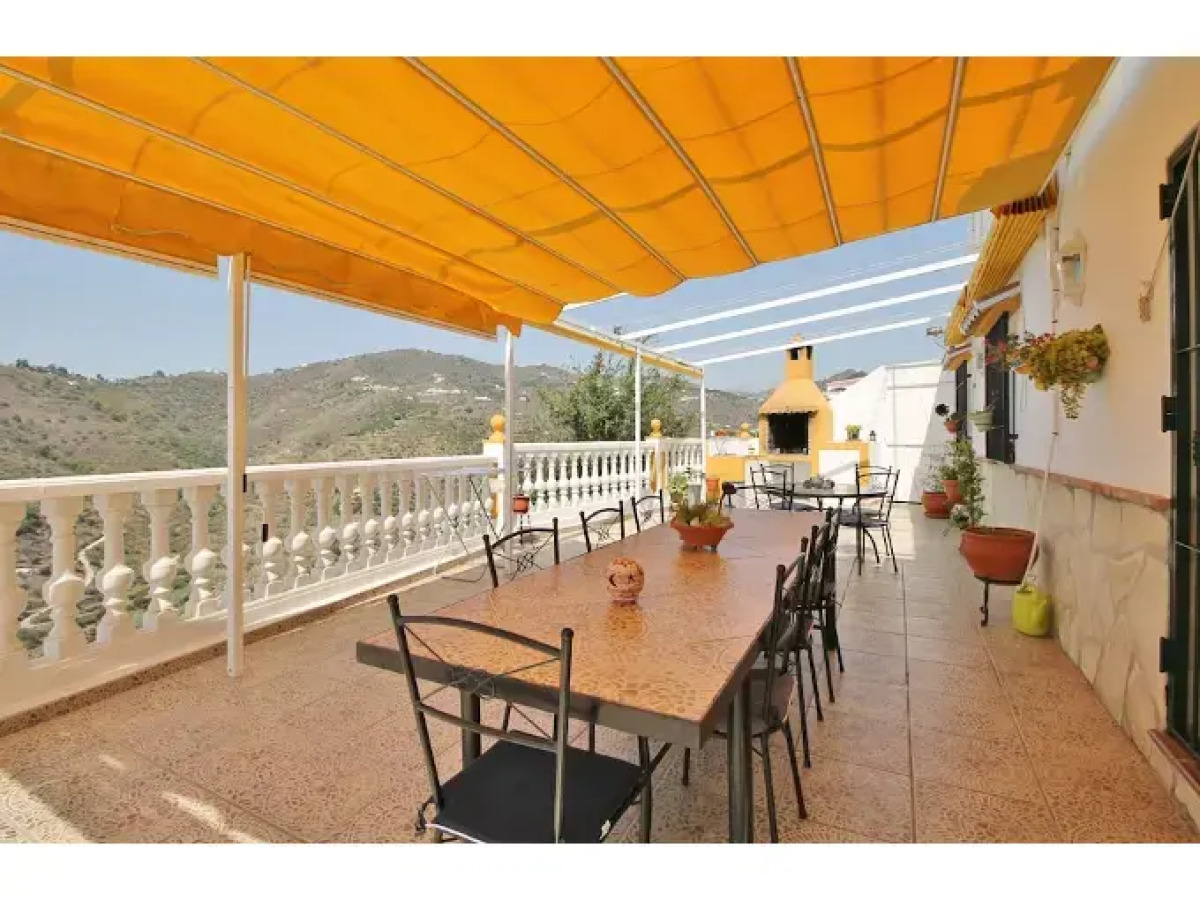 1090 Villa las Flores