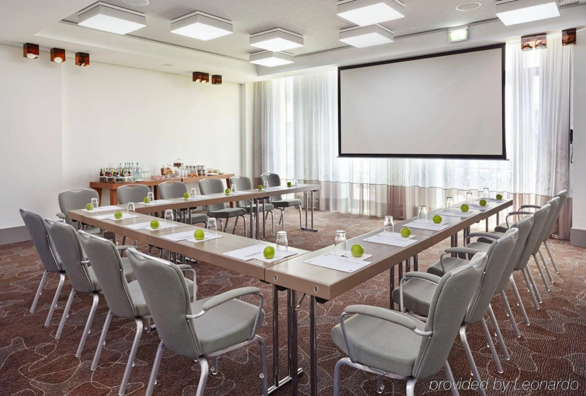 Отель Premier Inn Berlin Alexanderplatz