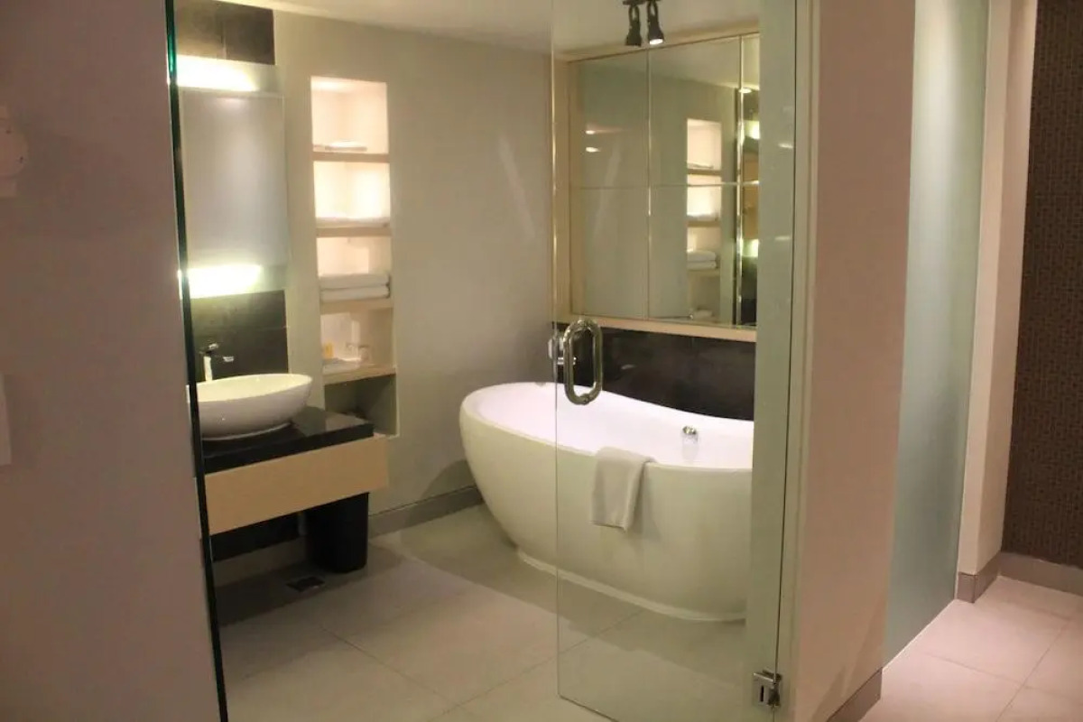 Отель Sevn Legian