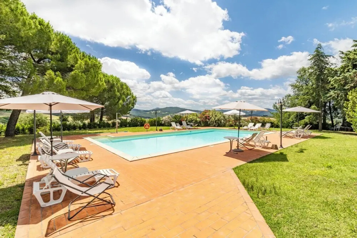 Noce Family Apt Shared Pool,volterra
