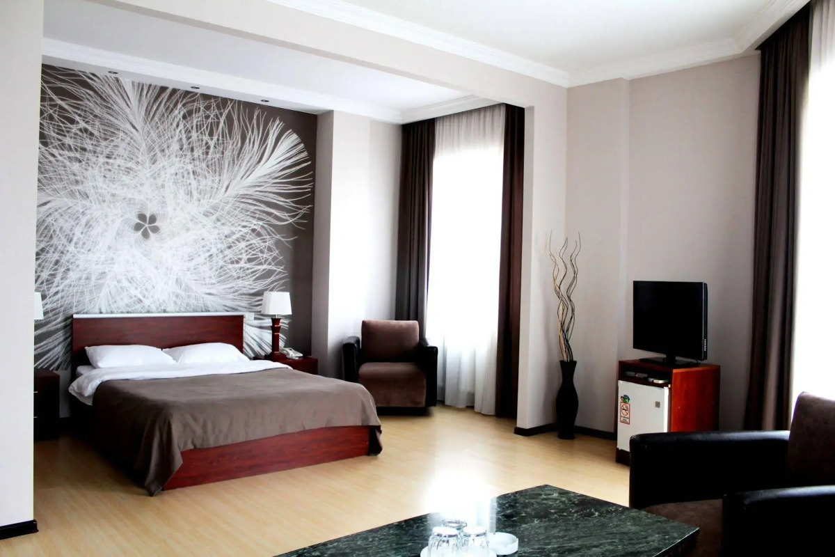 Армази Палас