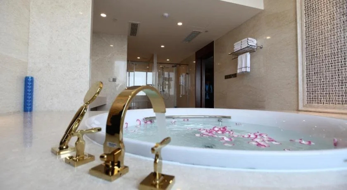 Longyue International Hotel