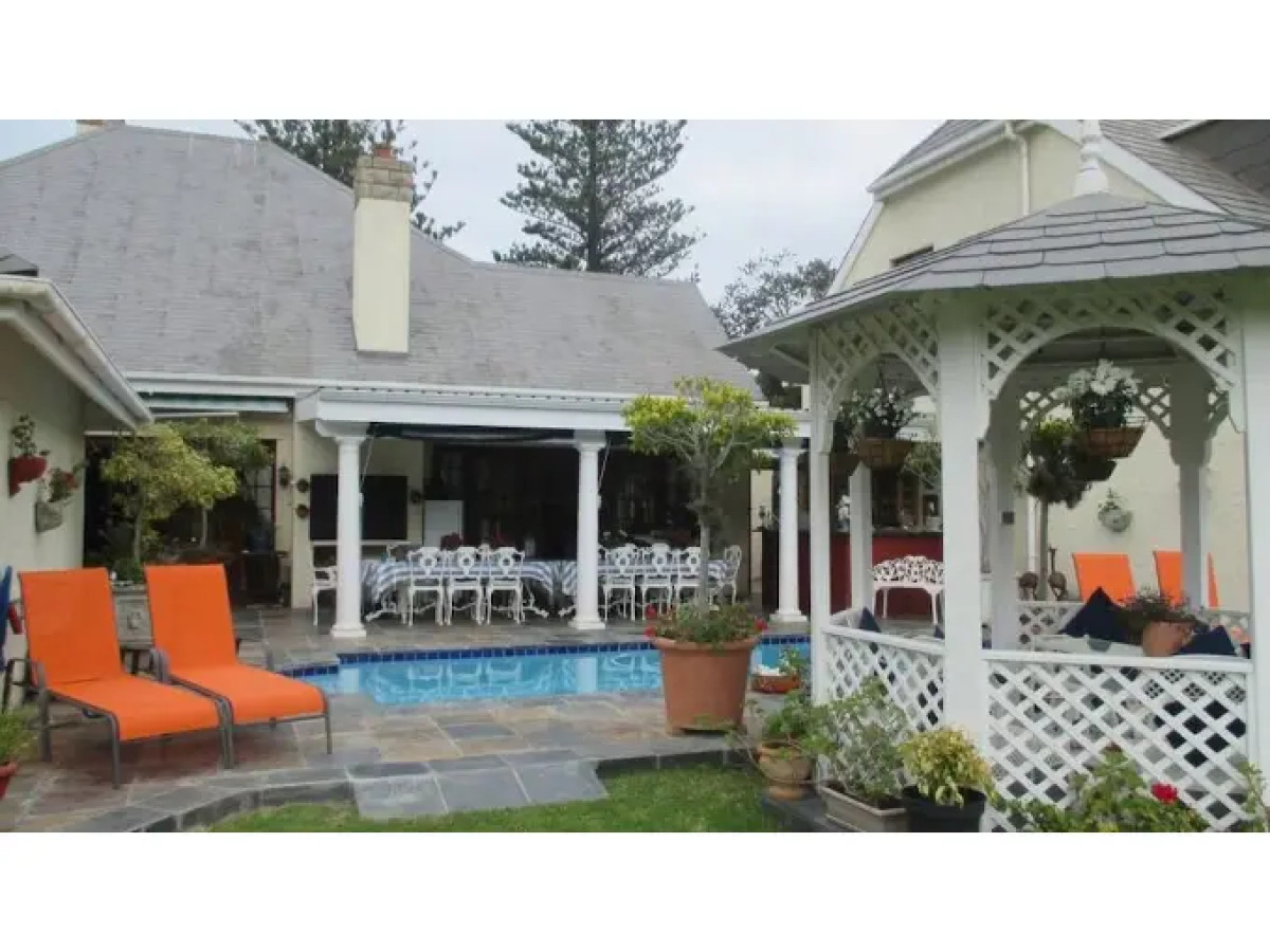 Mulligans Golf Lodge