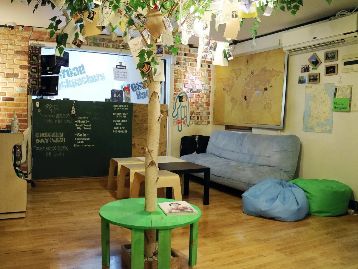 Crossroad Backpackers