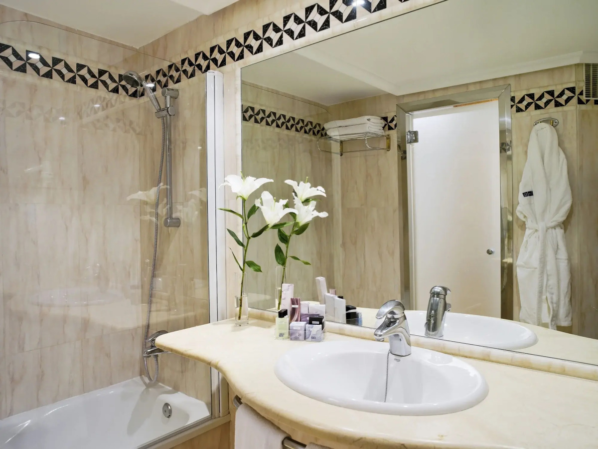 Отель H10 Conquistador