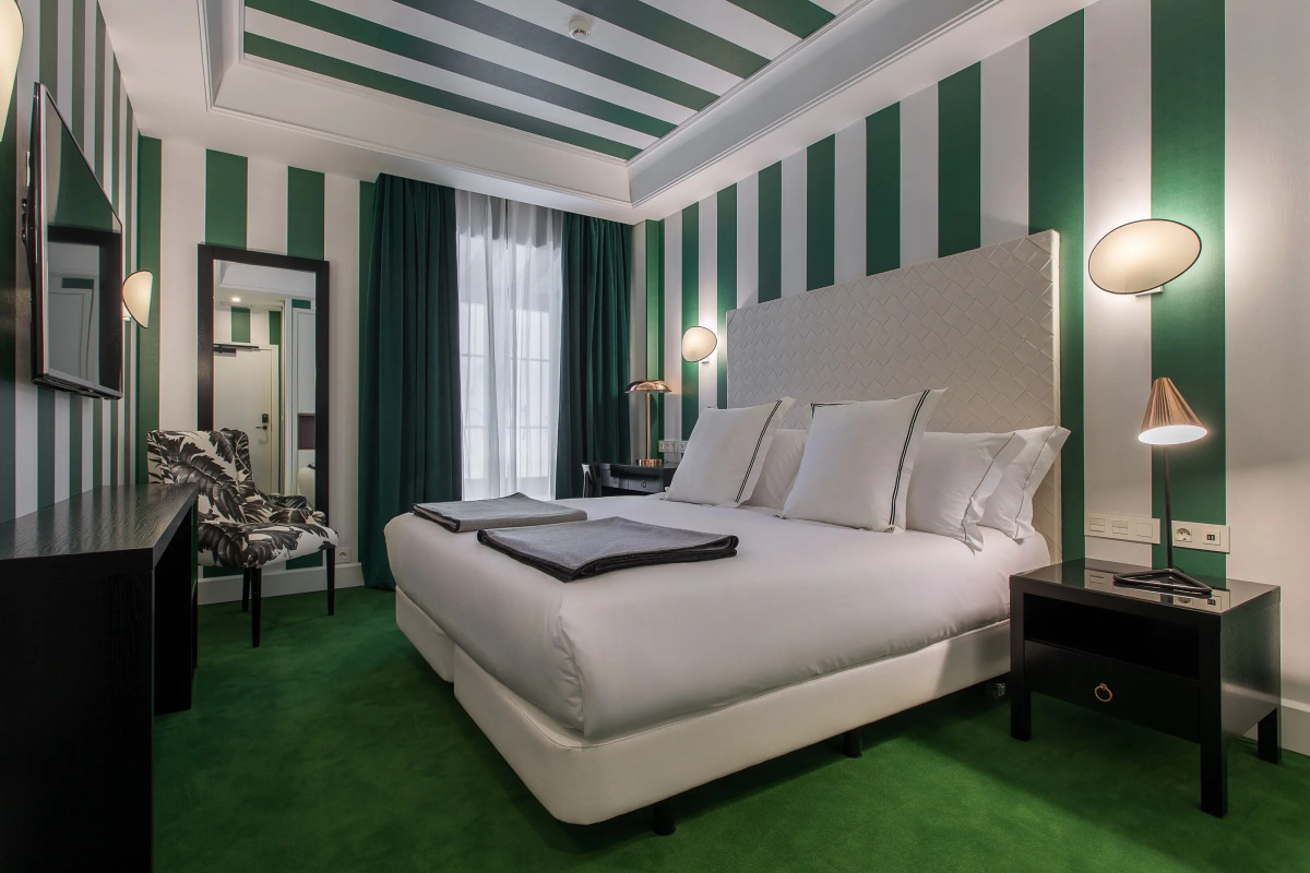 Отель Room Mate Valeria