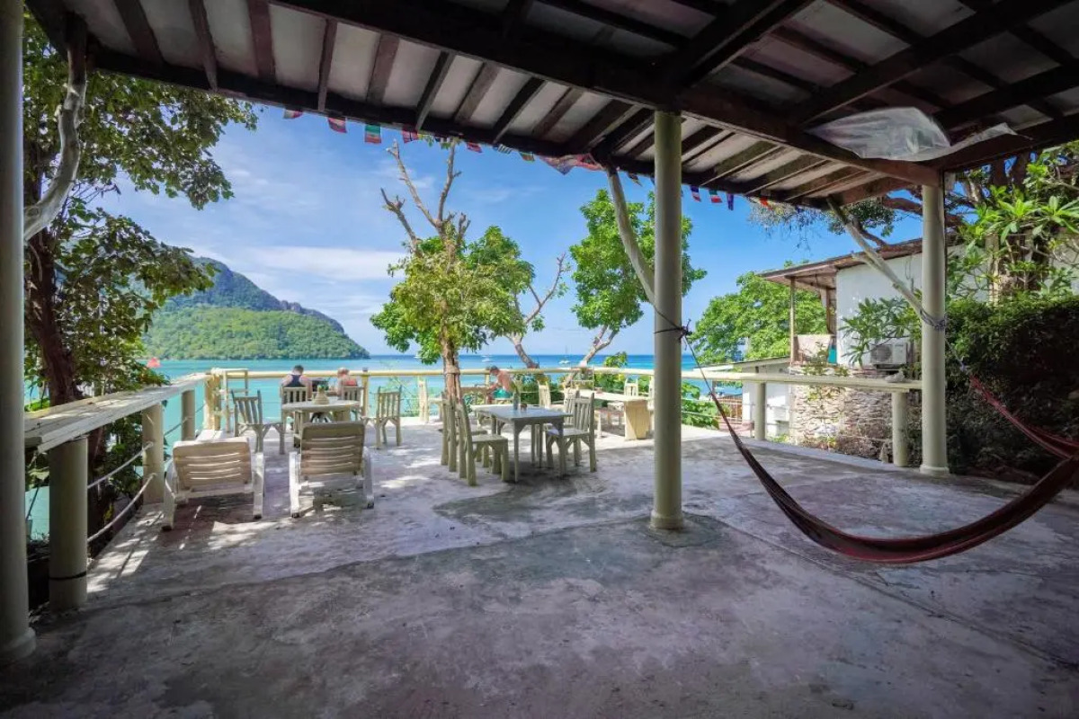 Phi Phi Cozy Seafront Resort