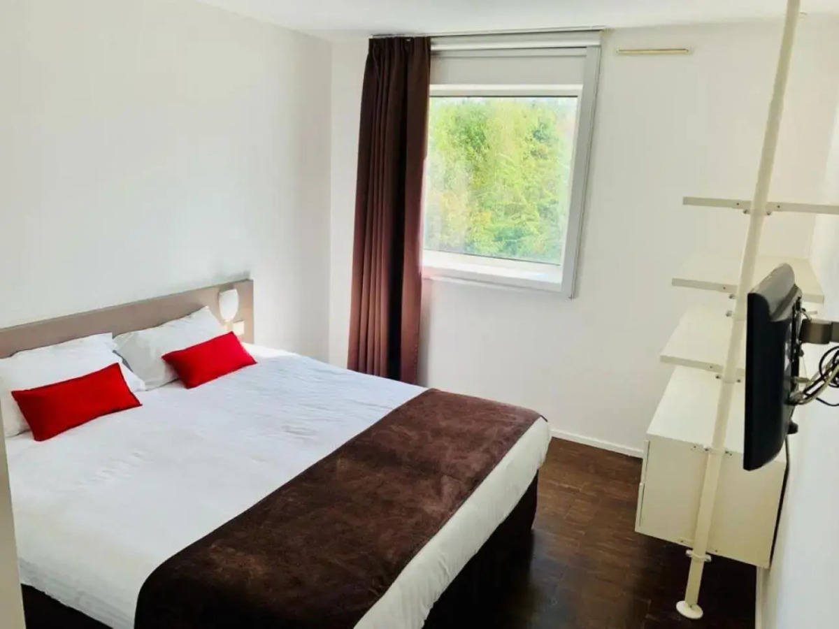 Standing Hotel Suites