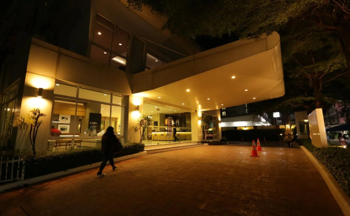 The Royal Bee Apart Hotel