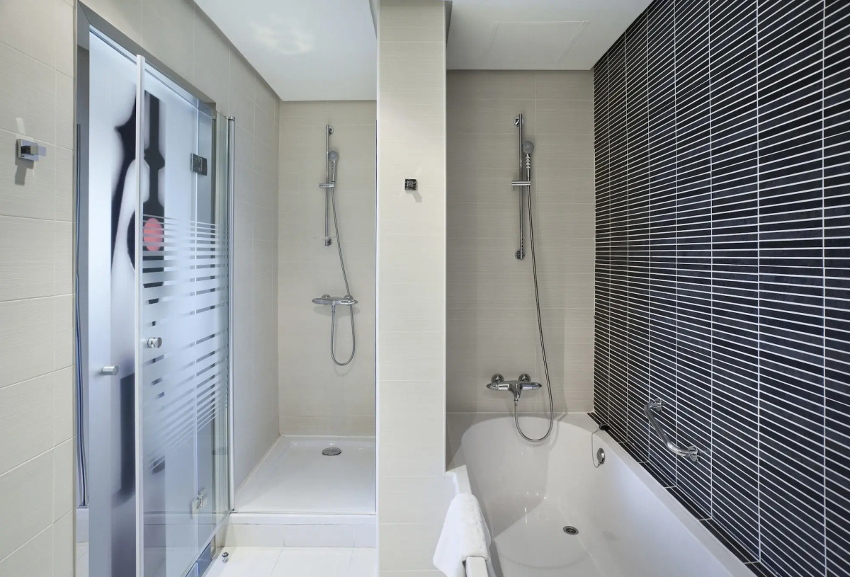 Отель ILUNION Atrium