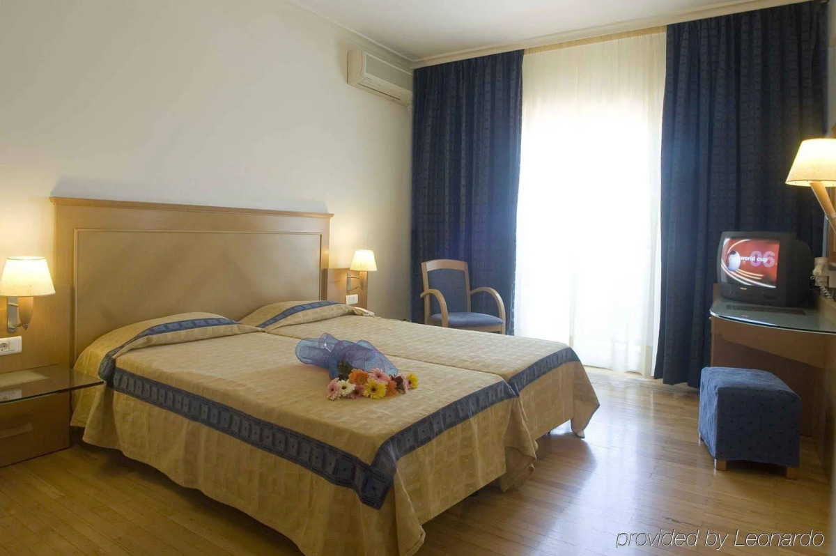 Plaka Hotel