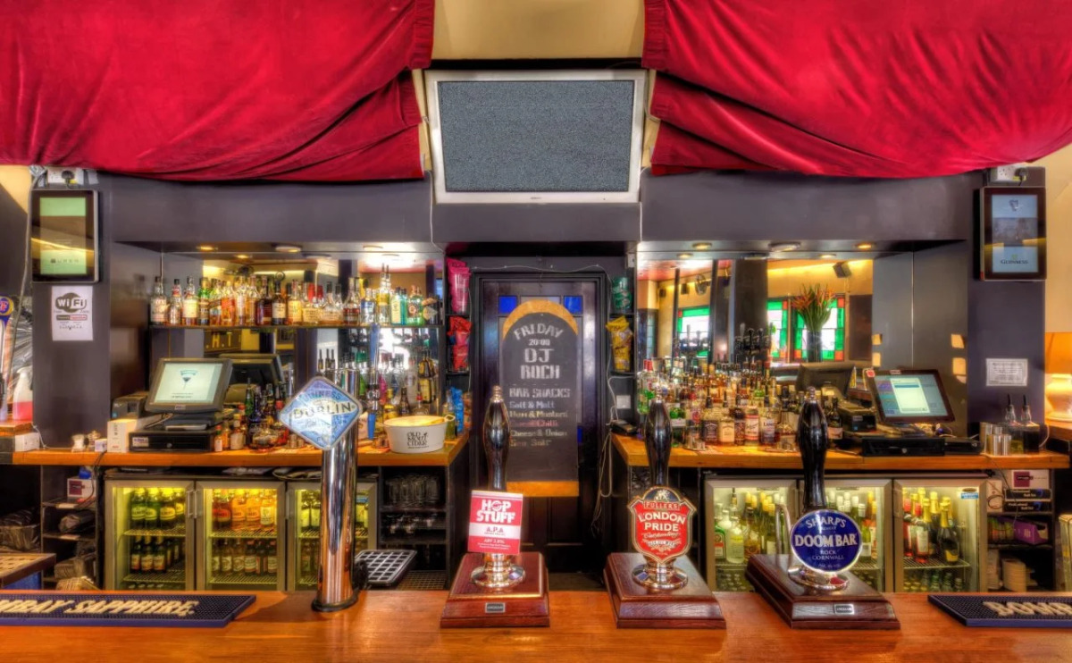 Arsenal Tavern Backpackers