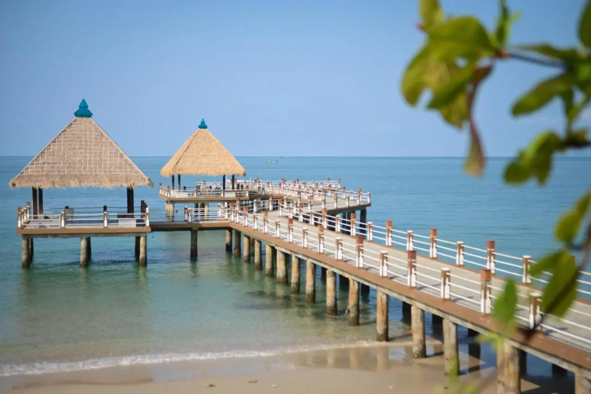 Independence Hotel by Dara