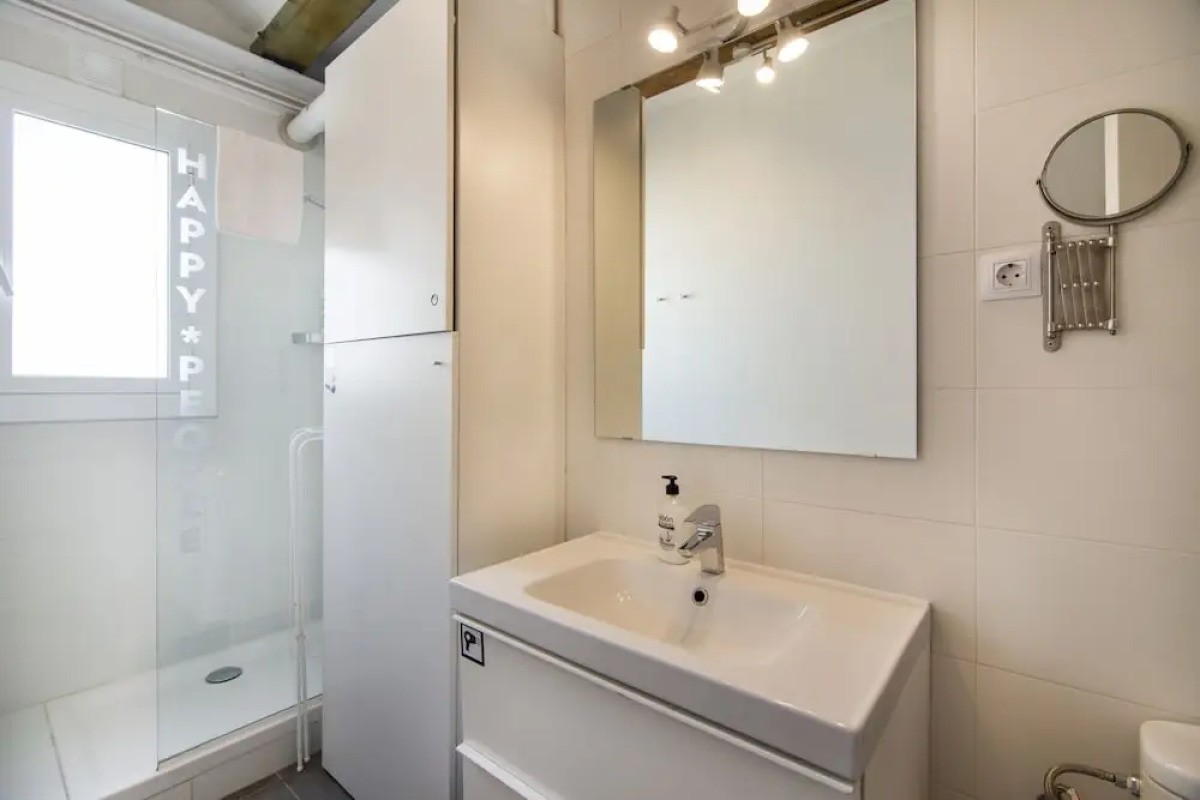 Happy People Ramblas Harbour