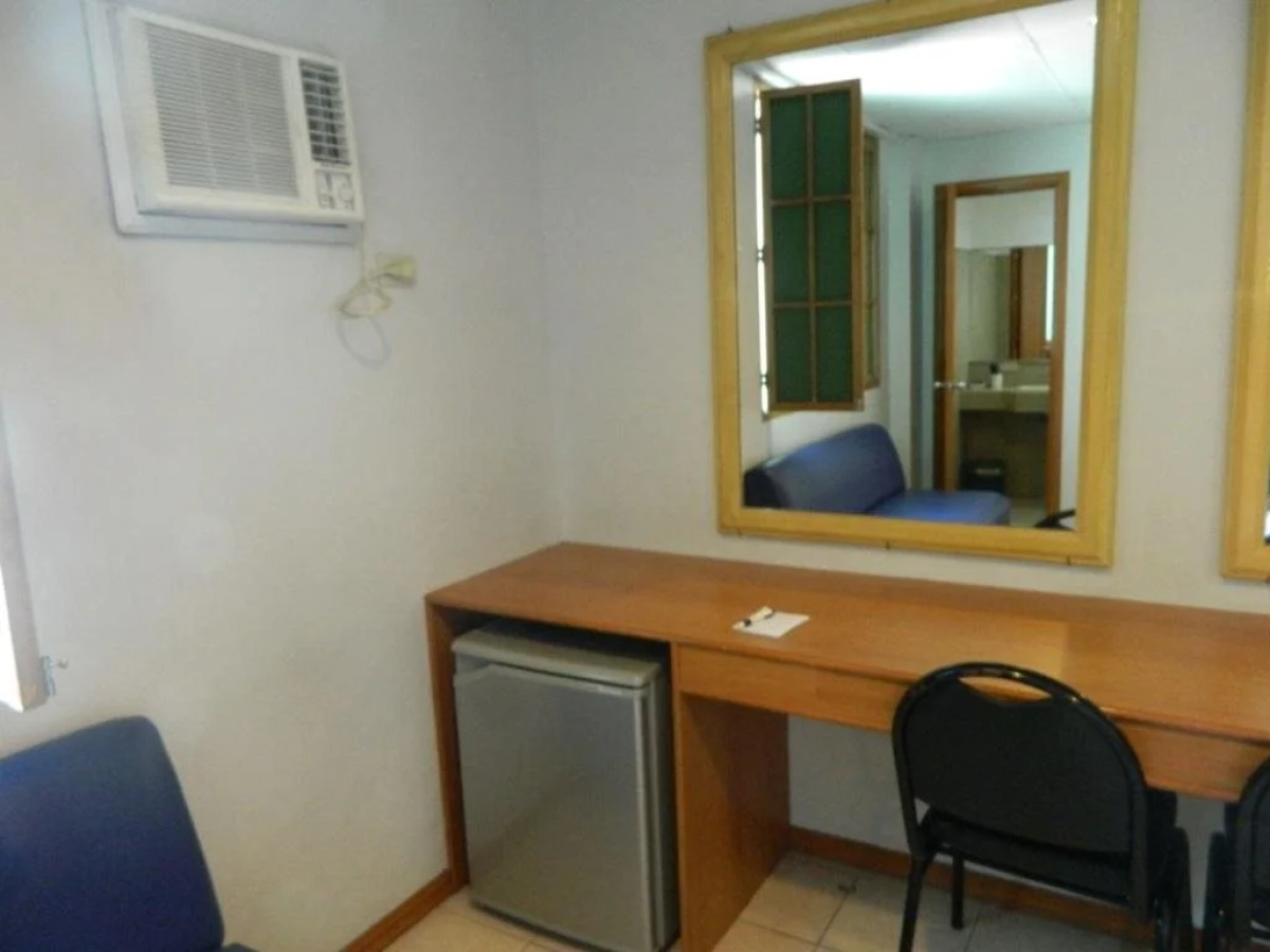 Nichols Airport Hotel