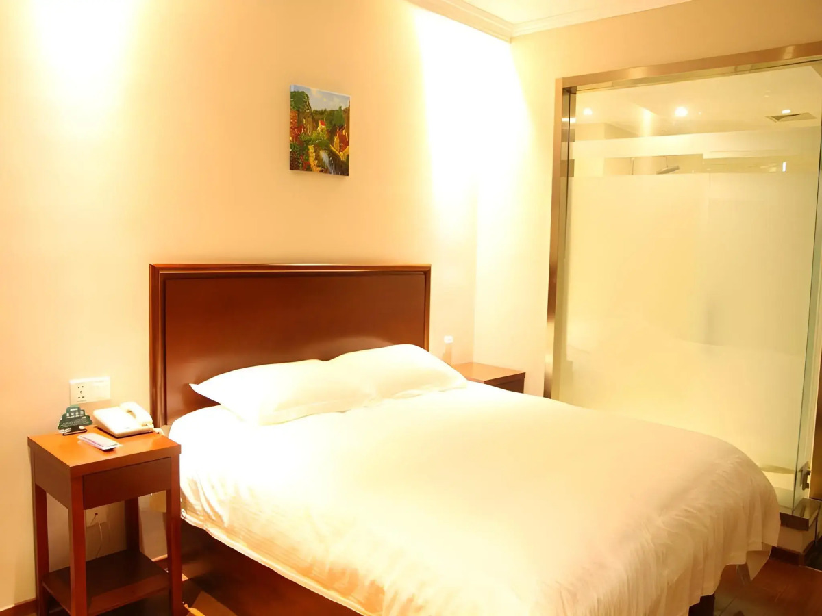 GreenTree Inn Qingdao Development District SDUST Express Hotel