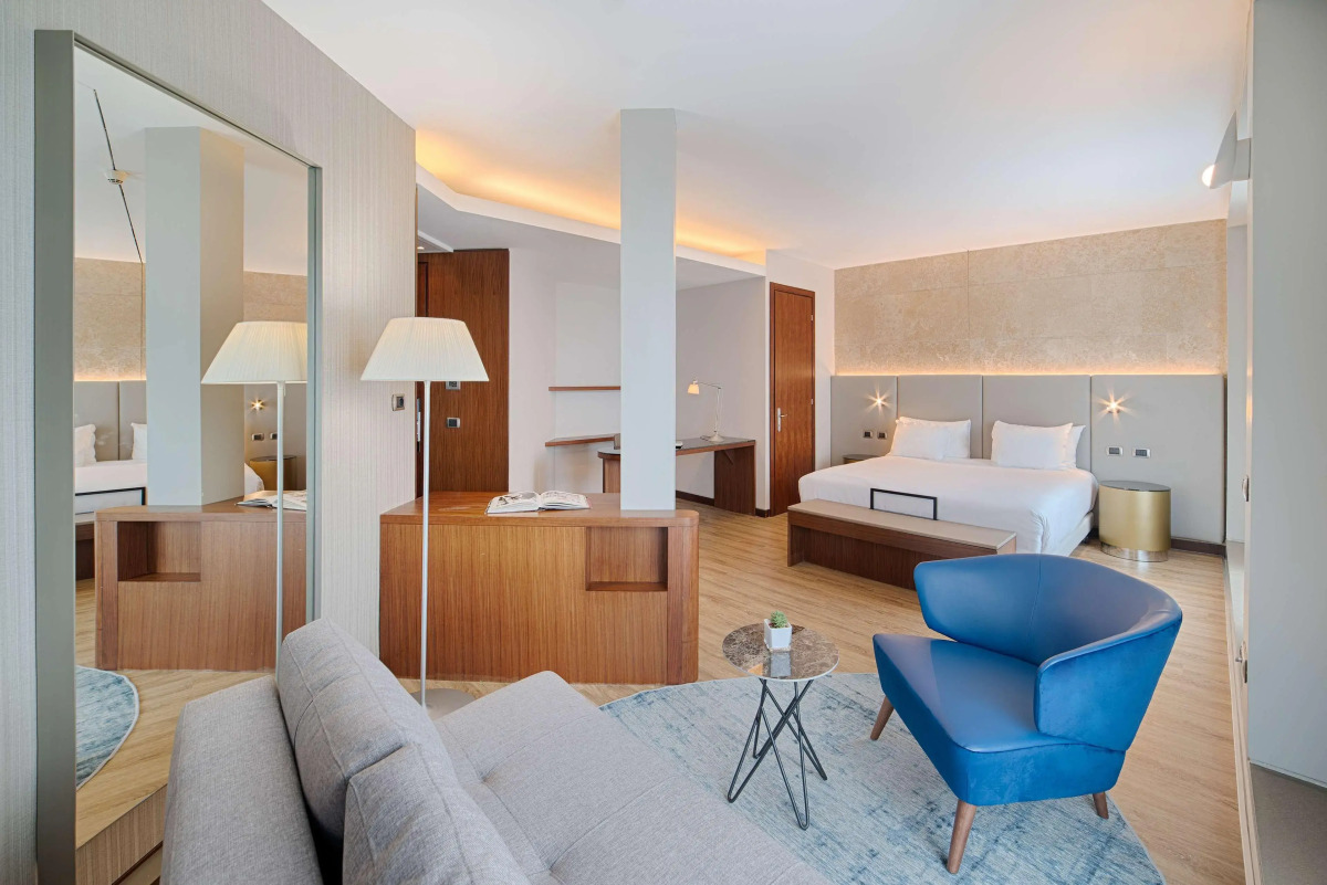 Отель NH Bologna de la Gare