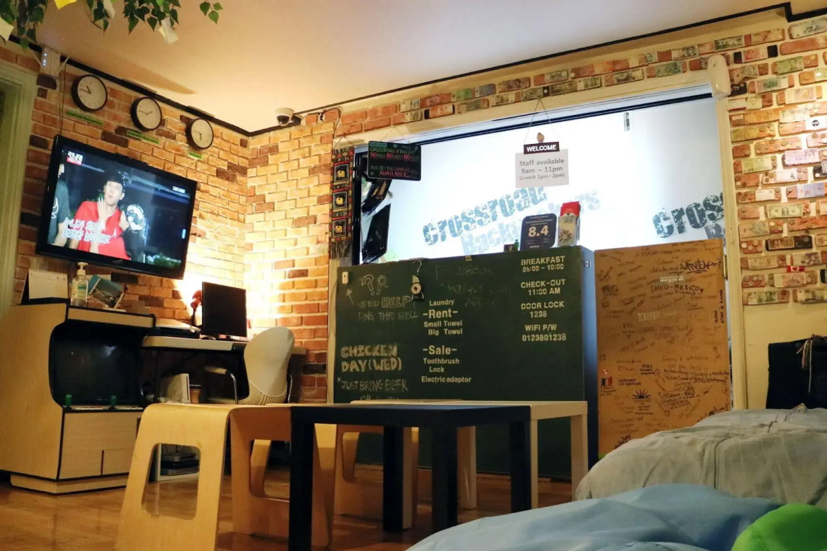 Crossroad Backpackers