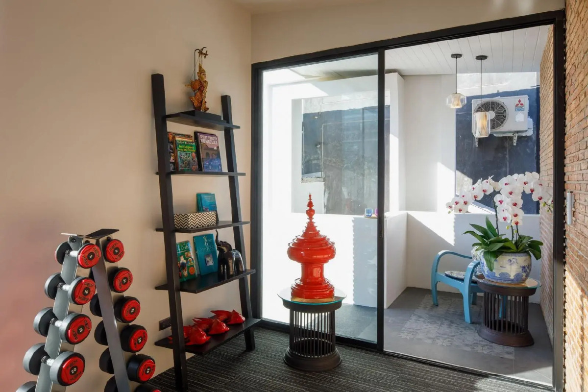 Chala Number 2 Art and Gallery House