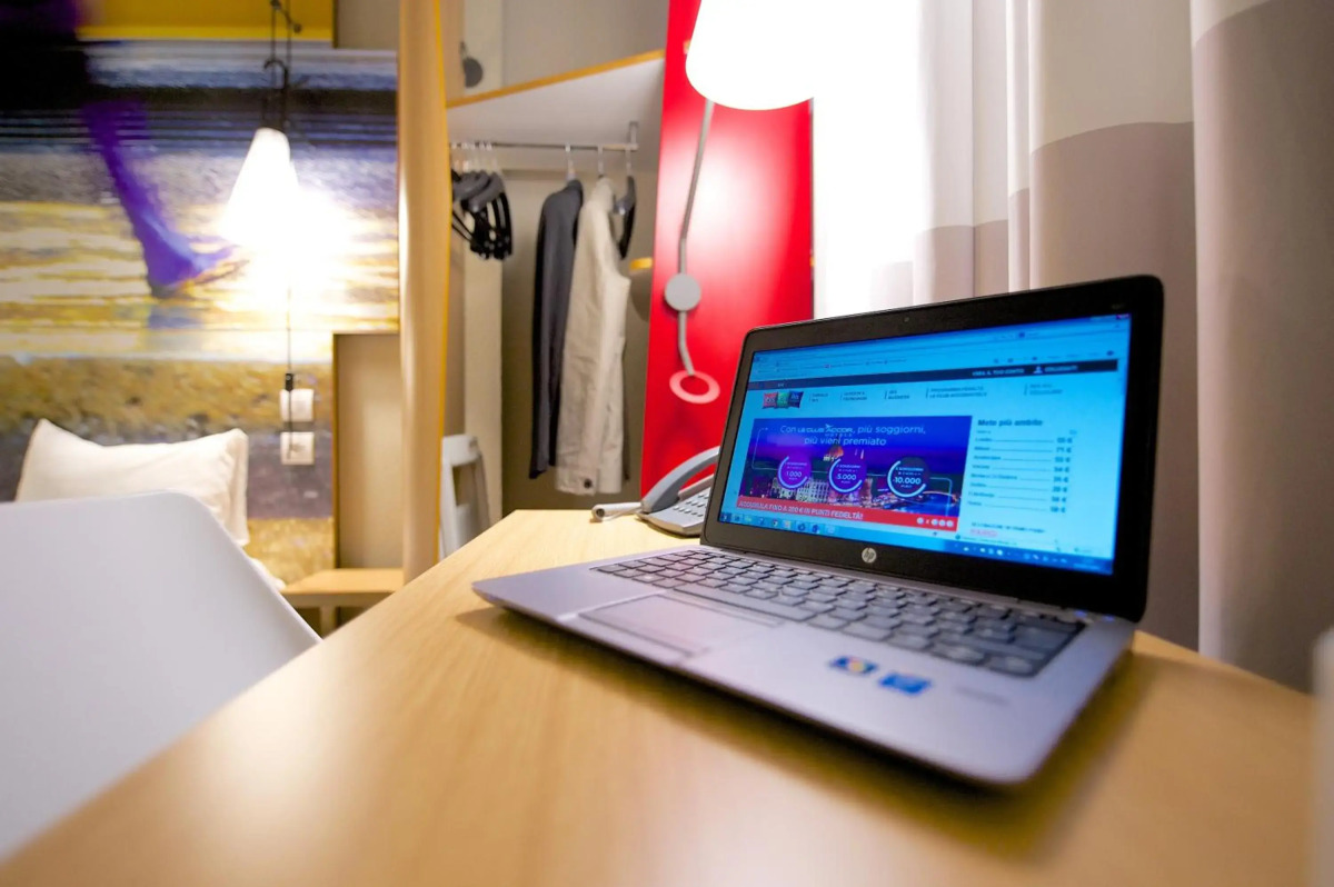 Schulz Hotel Berlin Wall at the East Side Gallery