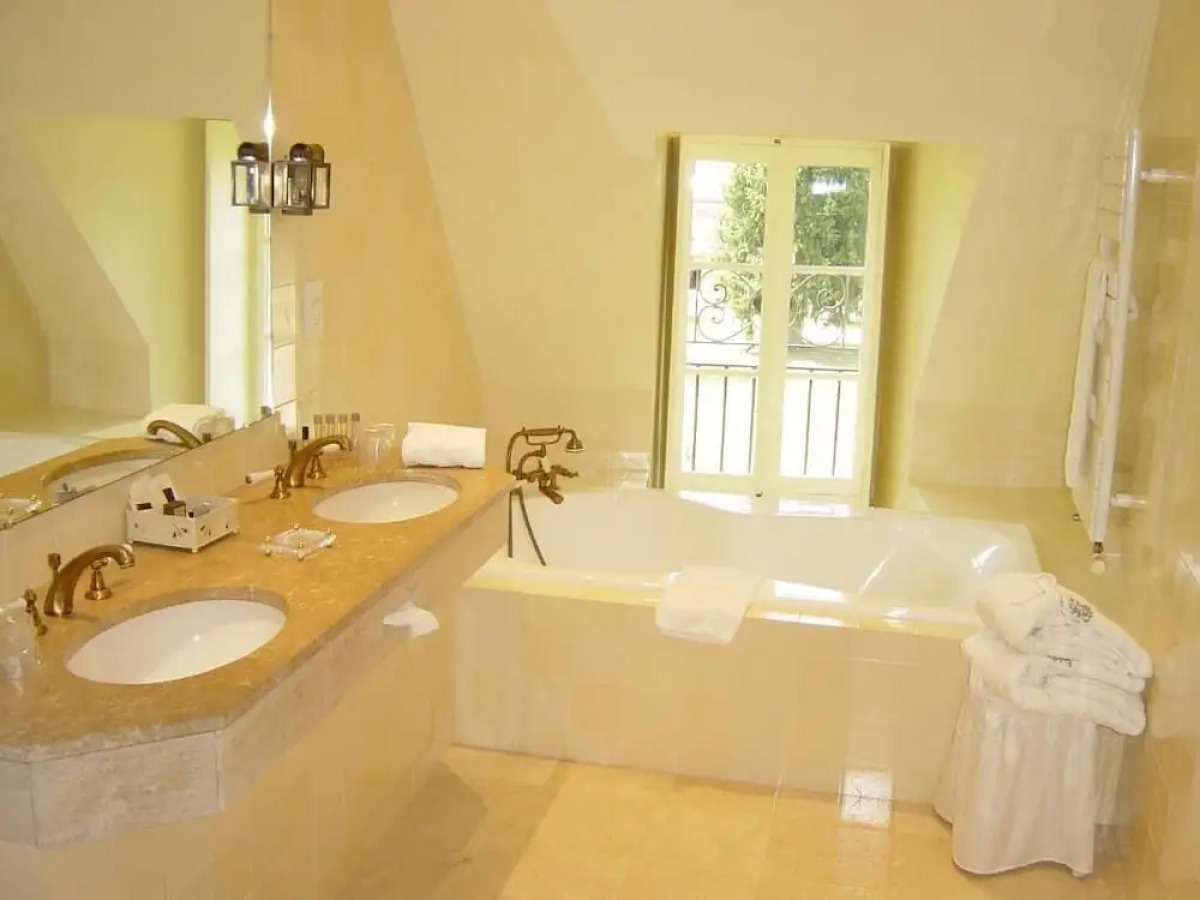 Château De Vault De Lugny