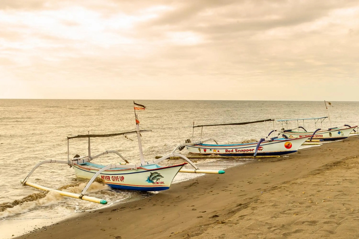 Lovina Beach Club & Resort