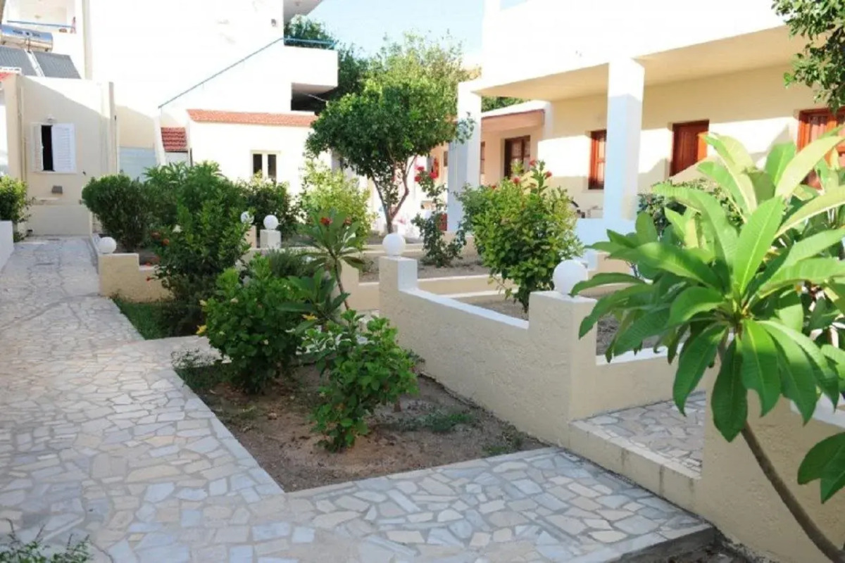 Coliseum Studios & Apartments